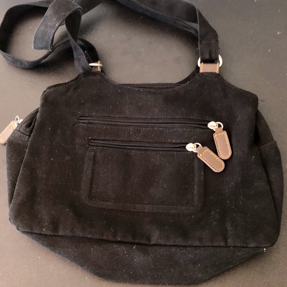 Black purse with 5 pockets